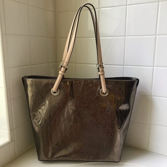 Michael Kors Handbags - Authentic Michael Kors purse